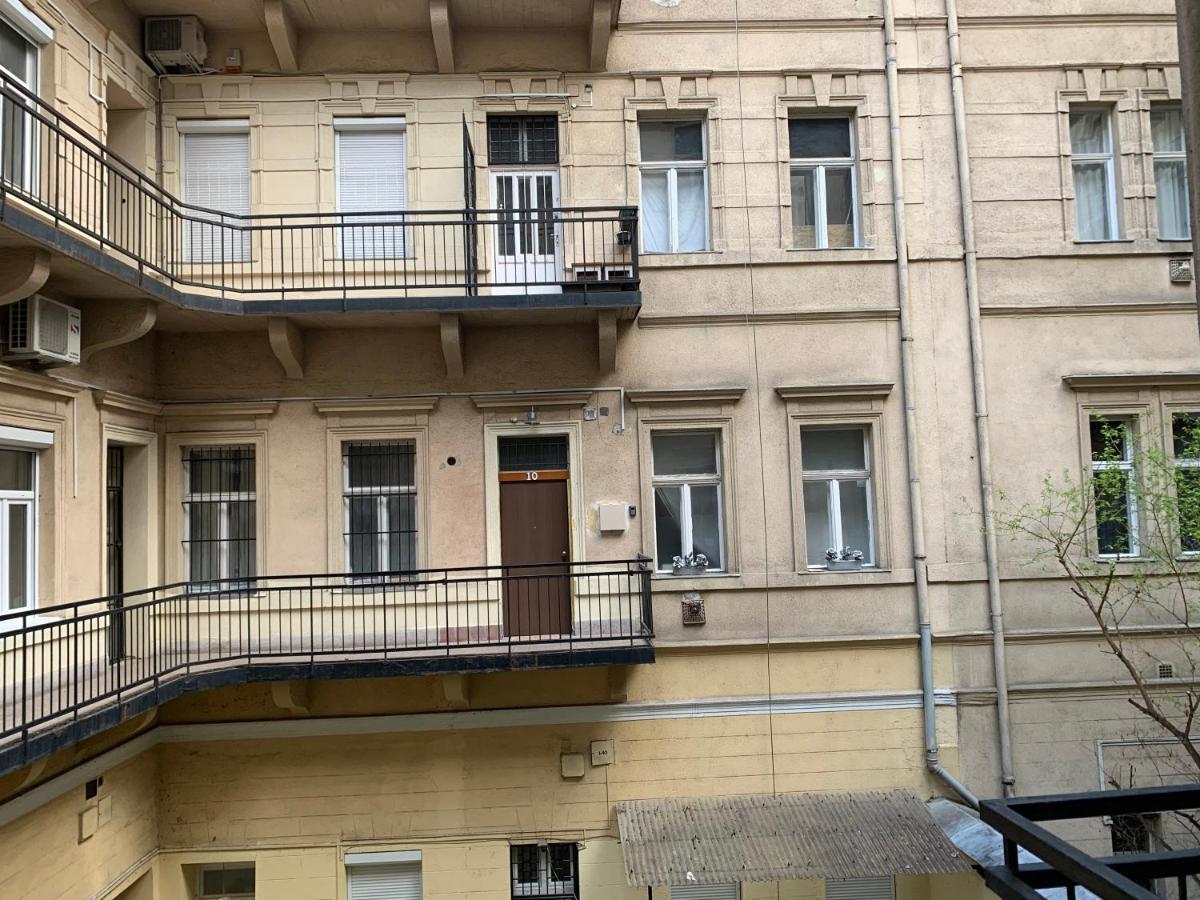 10 House Budget Stay Budapest Exterior photo
