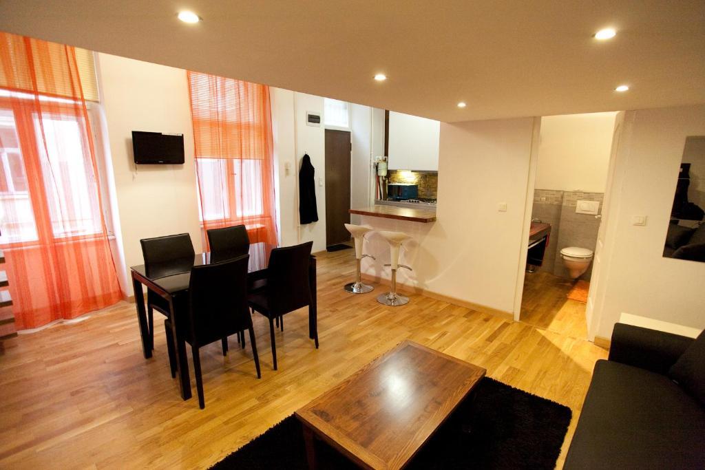 10 House Budget Stay Budapest Exterior photo