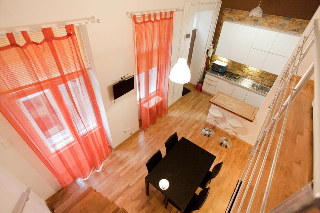 10 House Budget Stay Budapest Exterior photo